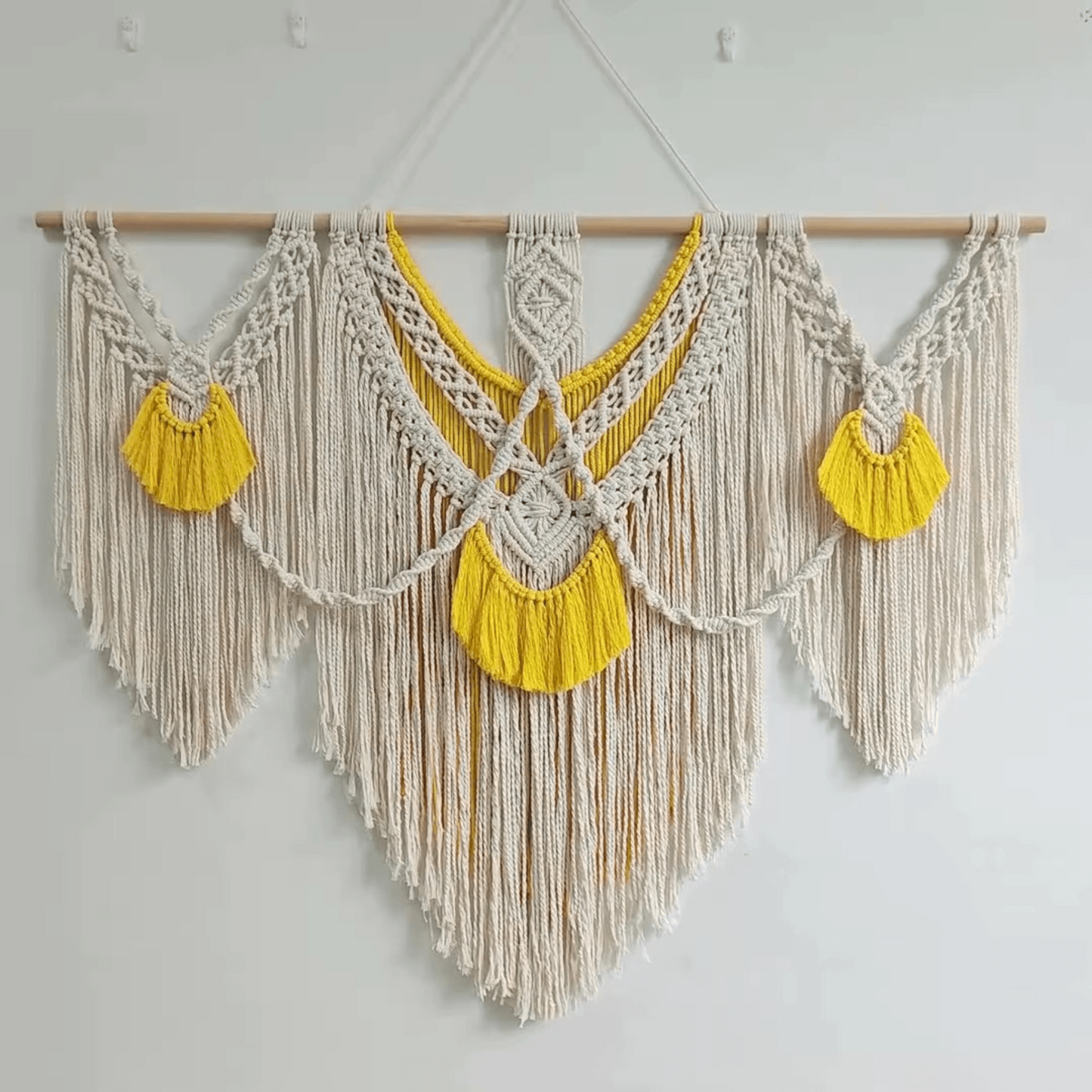 Macrame Wall Hanging Hand-Woven - Twist & Tassel